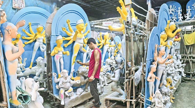Durga Puja 2021: করোনা আবহে বাড়ি গিয়ে প্রতিমা তৈরিতে নারাজ মৃৎশিল্পীরা, চিন্তায় বনেদি পরিবারগুলি