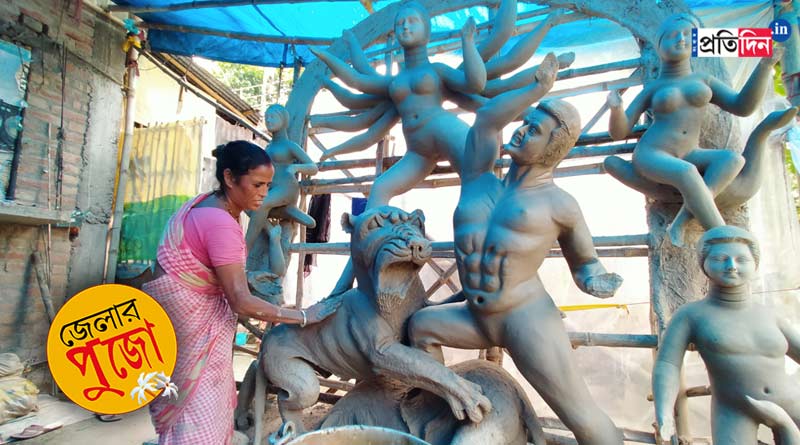 Durga Puja 2021: Nadia woman makes Durga idol amidst work of her family | Sangbad Pratidin