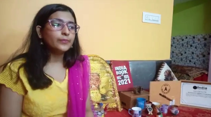 তুলির টানে চায়ের কাপে অনবদ্য ছবি, India Book of Records’এ নাম তুললেন বালুরঘাটের সৃষ্টি