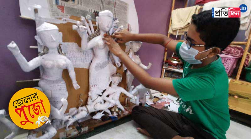 Durga Puja 2021: student of class IX in Suri makes Durga idol and worships by himself for 5 long years | Sangbad Pratidin