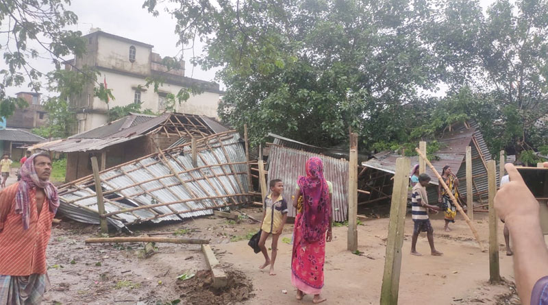 মুহূর্তের ‘টর্নেডো’য় লন্ডভন্ড নারায়ণগড়, ভাঙল শতাধিক বাড়ি