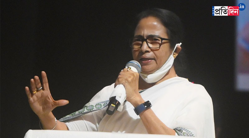 নন্দীগ্রামে ‘ছাপ্পা ভোট’ থেকে পুজোর অনুদান বিতর্ক, কর্মিসভায় মমতার বক্তব্যের ১০ পয়েন্ট