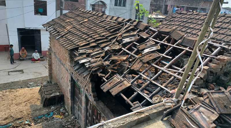 সাতসকালে বোমা বিস্ফোরণ মালদহে, তীব্রতায় ভাঙল বাড়ির ছাদ