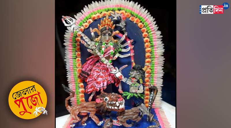 Durga Puja 2021: চাল দিয়ে তৈরি তিন ইঞ্চির দুর্গা, দেখতে হবে আতসকাচে! চমক গঙ্গাসাগরের শিল্পীর