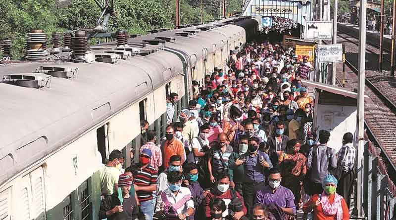 Passenger died after falling fron the running train with overcrowd in Dankuni | Sangbad Pratidin
