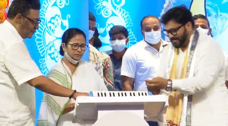Durga Puja 2021: নজরুল মঞ্চে পুজোর অ্যালবাম প্রকাশ মমতার, গাইলেন গান, বাজালেন সিন্থেসাইজারও