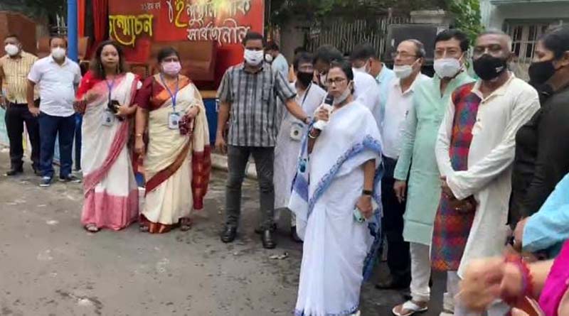 Durga Puja 2021: তৃতীয়ায় একাধিক পুজো উদ্বোধন মুখ্যমন্ত্রীর, সঙ্গে সদ্য দলবদল করা সব্যসাচী দত্ত