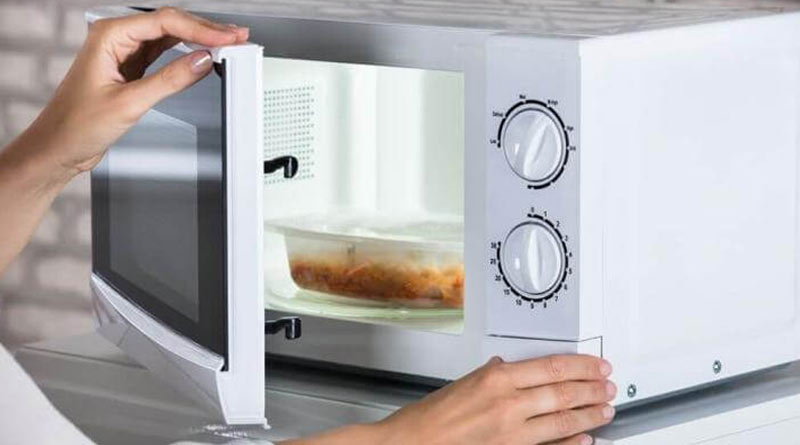 Here is why cooking food in micro-oven is dangerous | Sangbad Pratidin