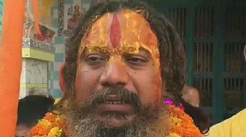 আটকে দিল যোগীর পুলিশ, হিন্দু রাষ্ট্রের দাবিতে জলসমাধিতে যাওয়া হল না ধর্মগুরুর