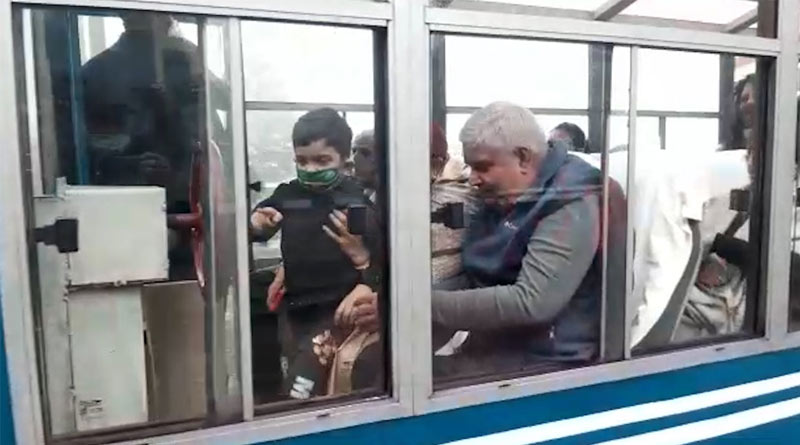 টয় ট্রেনে চেপে দার্জিলিং বেড়ালেন সস্ত্রীক রাজ্যপাল, ঘুরে দেখলেন মিউজিয়ামও