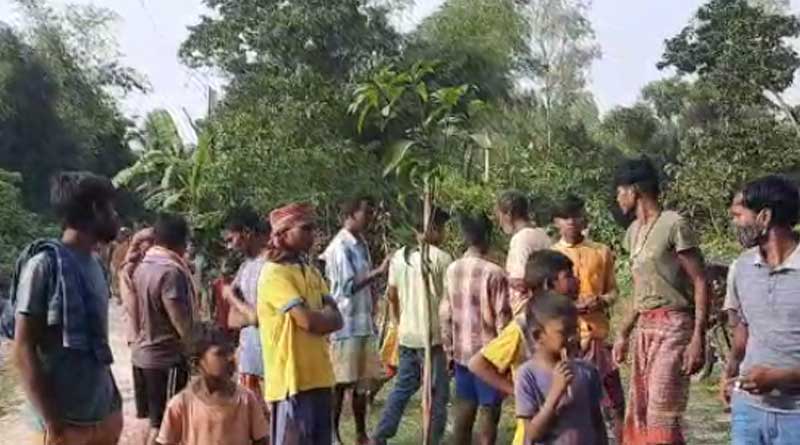 Police lathi charged on local people in South Dinajpur | Sangbad Pratidin