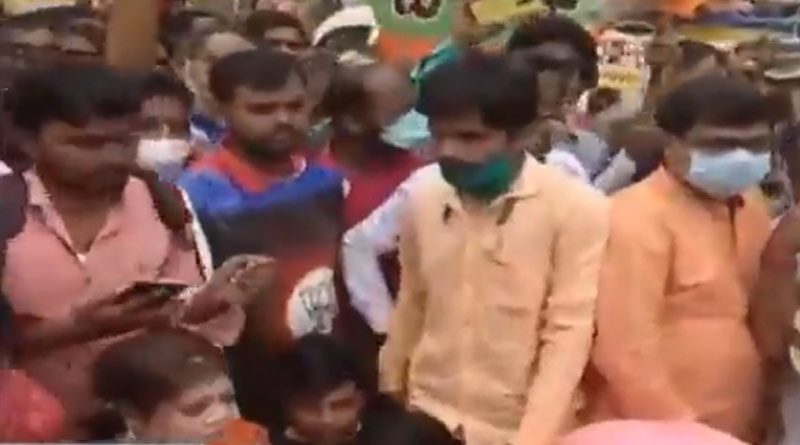 জ্বালানির ভ্যাট কমানোর দাবিতে মিছিলে বাধা, পুলিশ-বিজেপি ধস্তাধস্তি, রণক্ষেত্র বারুইপুর