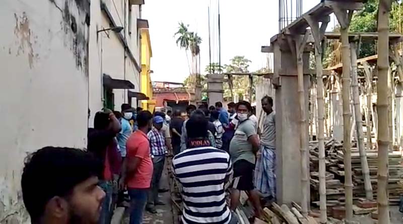 Crude Bomb hurled at 3 TMC workers at Ichapur | Sangbad Pratidin