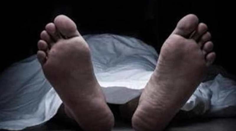 Two women clash claim husband's body at Shaktinagar morgue । Sangbad Pratidin