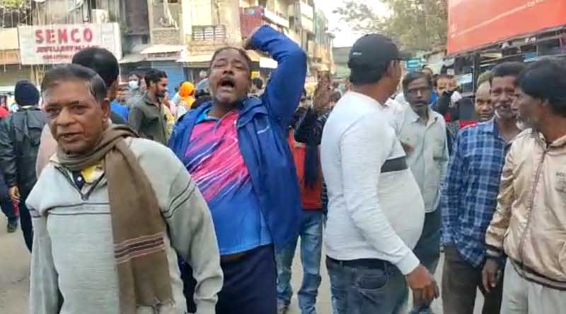 দিলীপ ঘোষকে লক্ষ্য করে ‘খেলা হবে’ স্লোগান, তৃণমূল ও বিজেপি কর্মীদের বচসায় উত্তপ্ত বার্নপুর