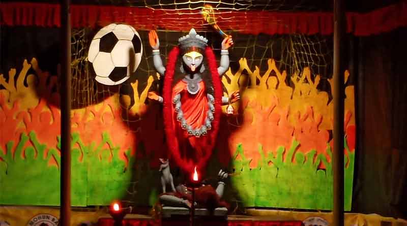 দক্ষিণা নয়, প্রদীপ জ্বালাতে তেল চাইছেন কলকাতার কালীপুজোর উদ্যোক্তা, কিন্তু কেন?