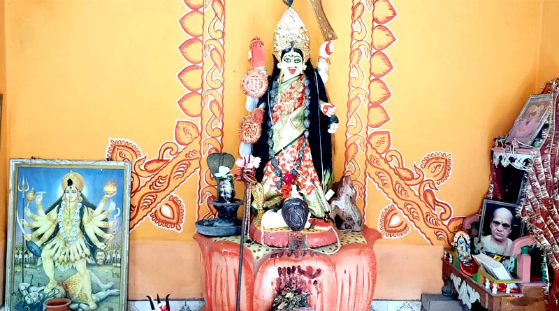 Kulti residents worship White Kali Idol | Sangbad Pratidin