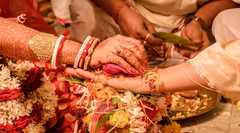 Con man pretending as groom dupes woman of lakhs on wedding day | Sangbad Pratidin