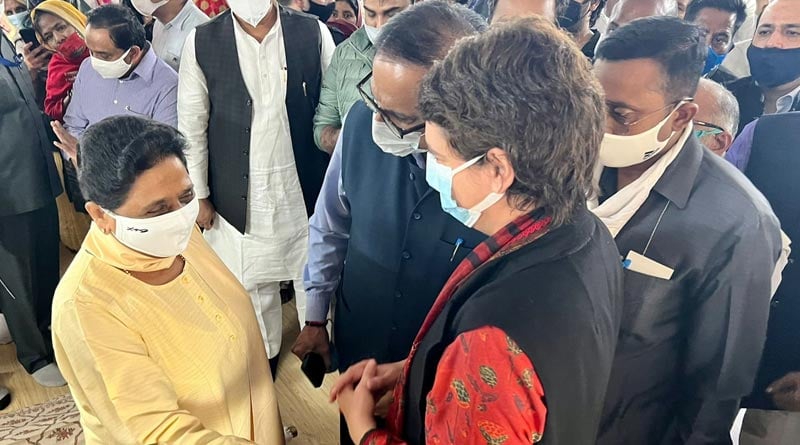 Congress leader Priyanka Gandhi meets Mayawati to offer condolences on her mother’s death | Sangbad Pratidin