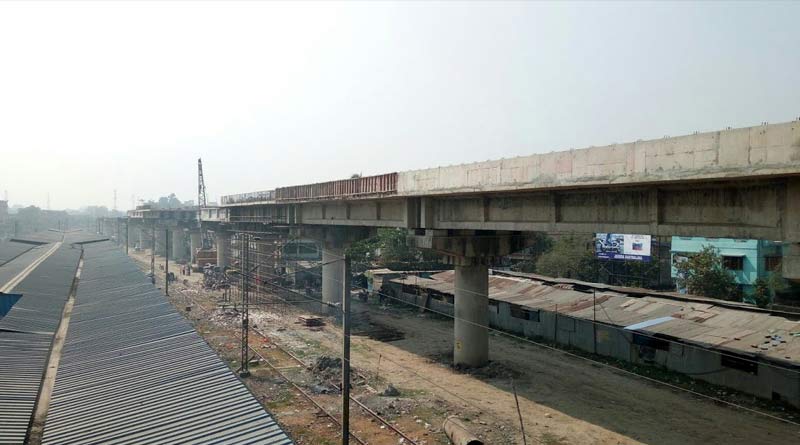 নোয়াপাড়া থেকে এয়ারপোর্ট পর্যন্ত মেট্রো প্রকল্পে যুক্ত কর্মীদের বেঁধে মার, লুটপাট দুষ্কৃতীদের