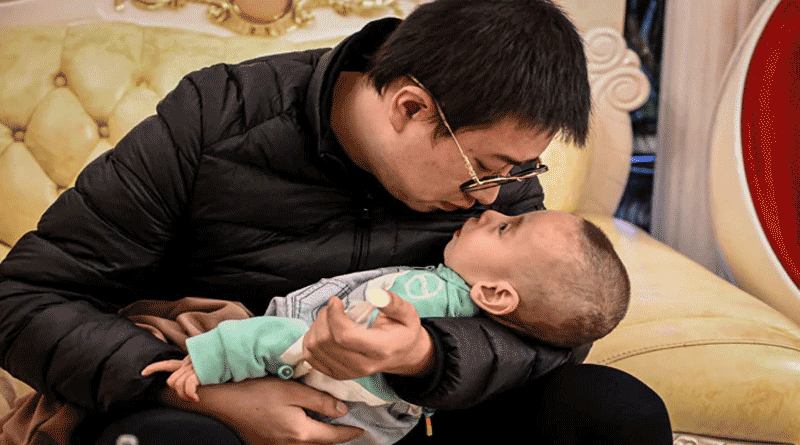 বিরল রোগে জীবন সংশয় হয়েছিল ২ বছরের ছেলের, বাড়িতেই ল্যাবরেটরি গড়ে ওষুধ তৈরি করলেন বাবা