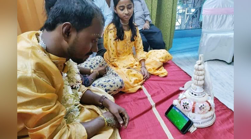 Fan watching SC East Bengal match during his wedding | Sangbad Pratidin
