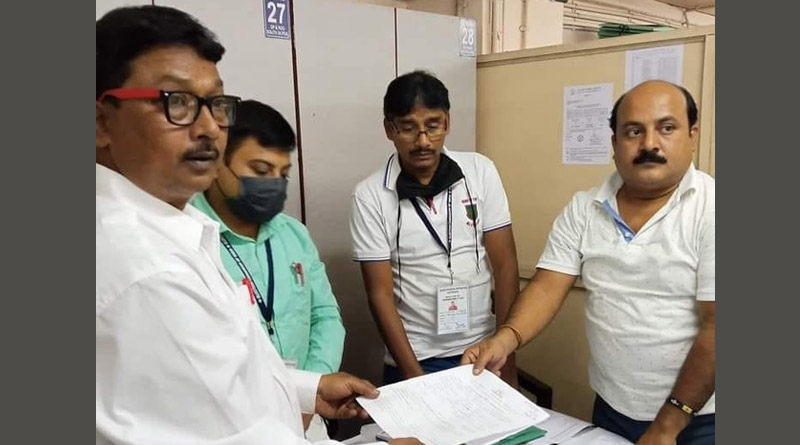 Kolkata Civic Polls: বাবার মৃত্যুর পরও ভোটের ময়দানে বামপ্রার্থী, শেষকৃত্য সম্পন্ন করেই পেশ মনোনয়ন