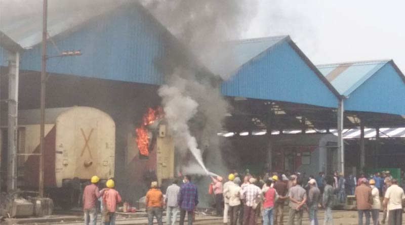 Massive fire broke out at railways workshop, kharagpur | Sangbad Pratidin