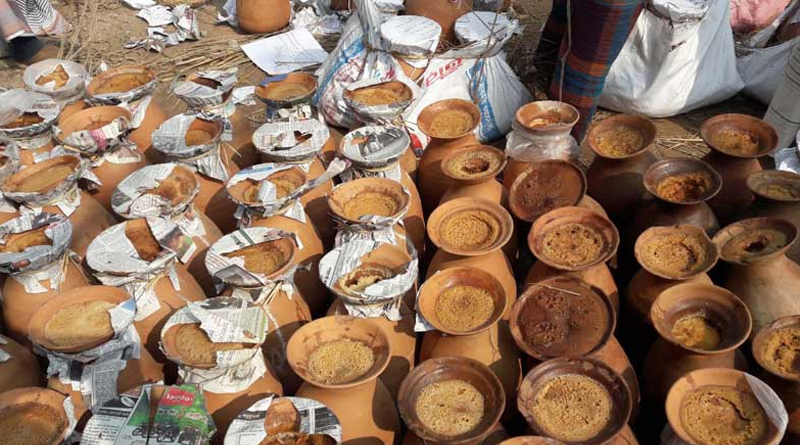 Homemade Molasses from dainhat making buzz in Bardhaman Fair | Sangbad Pratidin