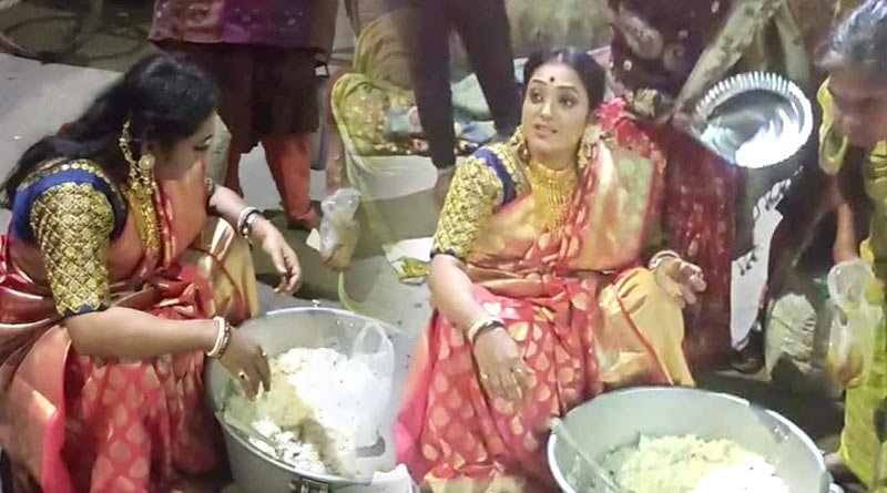 Bengal woman distributes leftover food from brother’s wedding to needy | Sangbad Pratidin