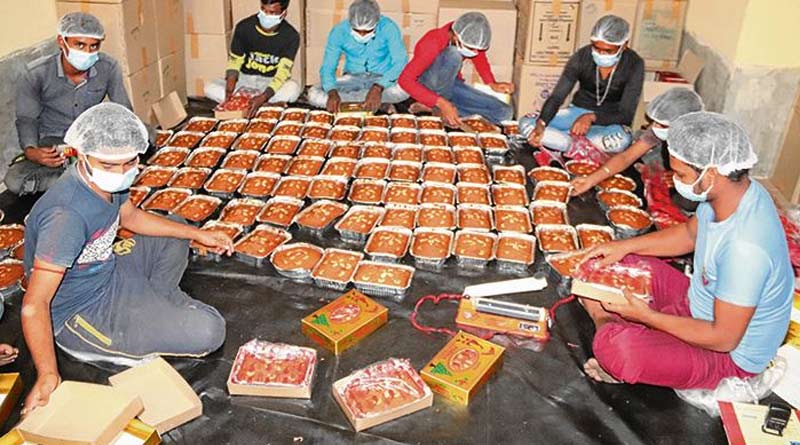 Cake makers of Burdwan are preparing Nalen gur's cakes ahead of Christmass | Sangbad Pratidin