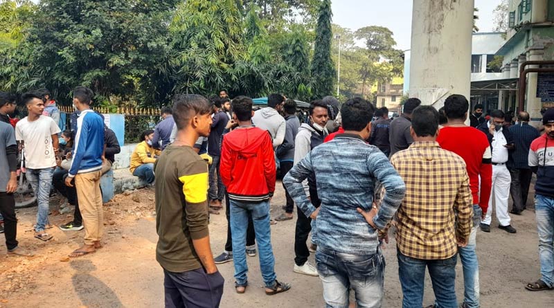 Clash broke out between TMCP and SFI in Raja Peary Mohan College | Sangbad Pratidin