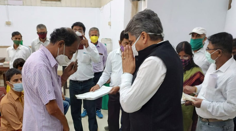 বিশেষভাবে সক্ষম যাত্রীদের আর যেতে হবে না কাউন্টারে, অনলাইনে টিকিট কাটতে ‘কার্ড’ দিল রেল