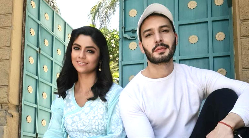 জমকালো আয়োজন নয়, সাবেকি বাঙালি সাজে বিয়ে করলেন ‘নাগিন’ খ্যাত অভিনেত্রী সায়ন্তনী