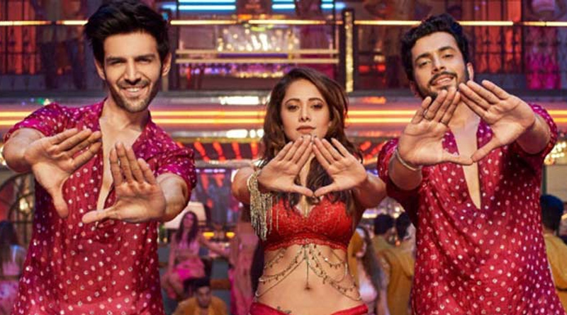 ‘তুমি শুধু ব্রা পরে নেচেছ?’ নুসরতের ভিডিও দেখে প্রশ্ন অভিনেত্রীর মা-বাবার!