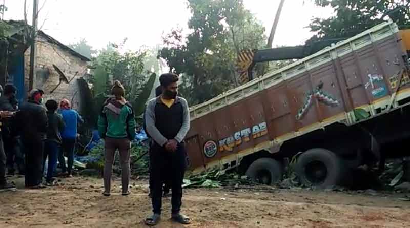 Accident in Ashoknagar, 2 people died | Sangbad Pratidin