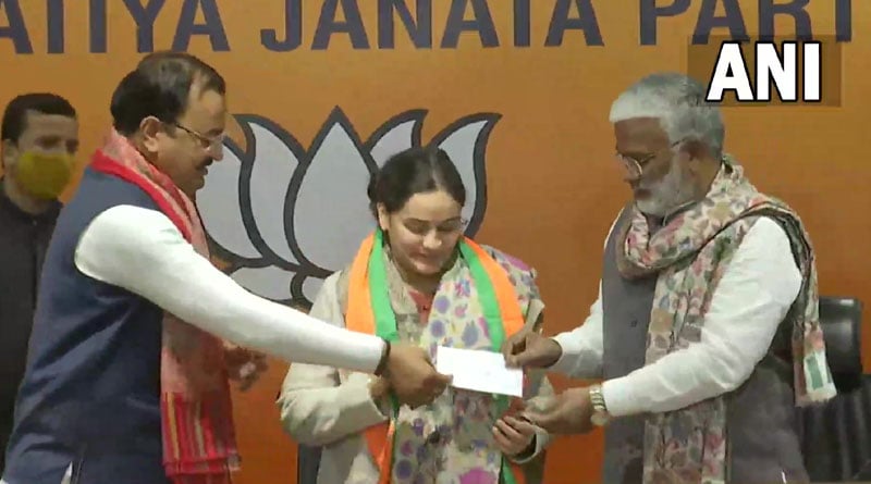 UP Elections: Mulayam Singh Yadav's daughter-in-law Aparna Yadav joins BJP | Sangbad Pratidin