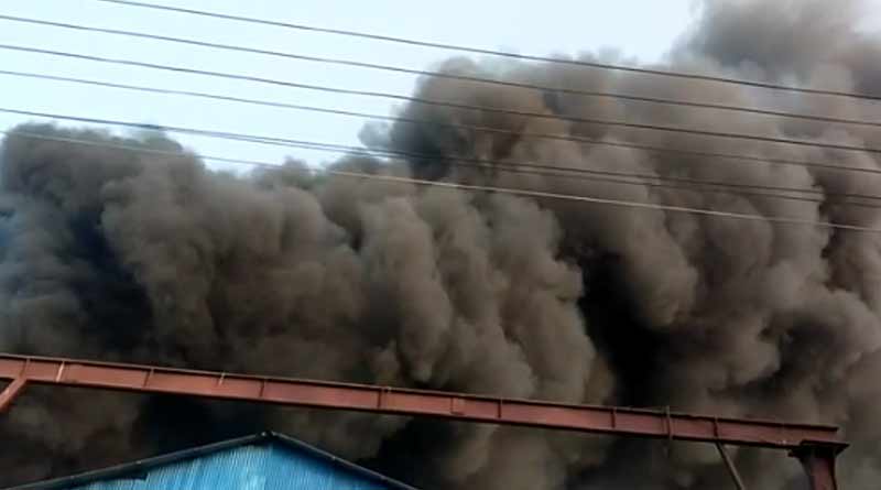 Massive fire breaks out at Madhyamgram | Sangbad Pratidin