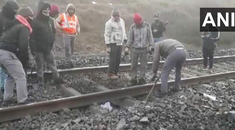 Suspected Naxals blow up a portion of railway tracks between Chichaki and Chaudharybandh railway stations in Giridih । Sangbad Pratidin