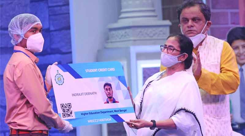 পড়ুয়াদের পাশে রাজ্য, ৫ হাজার ছাত্রছাত্রীকে স্টুডেন্ট ক্রেডিট কার্ড দিলেন মুখ্যমন্ত্রী