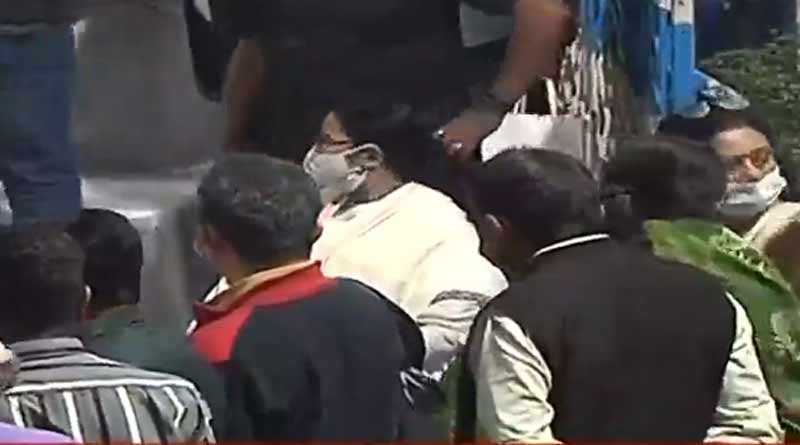 CM Mamata at Sandhya Mukherjee Cremation 