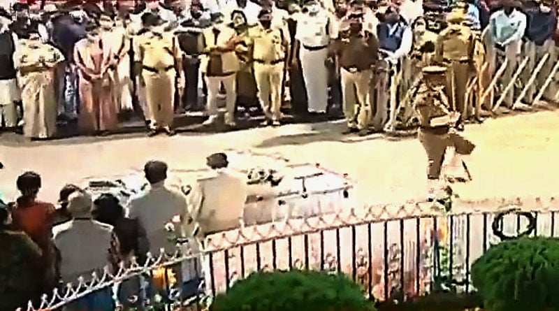Sandhya Mukherjee Cremated at Keoratala | Sangbad Pratidin