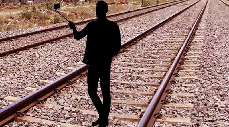 Two youth died at West Medinipur while trying to shoot a selfie in railway track । Sangbad Pratidin