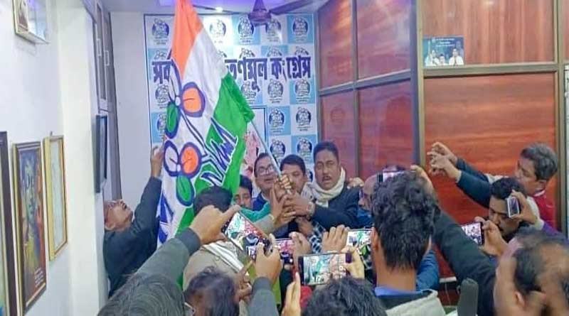 পুরভোটের আগে শুভেন্দুর গড়ে ভাঙন, বিজেপি ছেড়ে তৃণমূলে কাঁথির ২ প্রাক্তন কাউন্সিলর