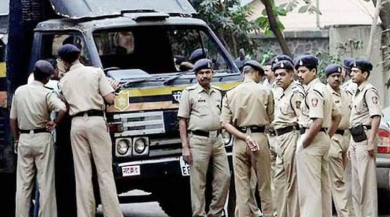 1,000 gelatin sticks, detonators recovered from a car in Maharashtra। Sangbad Pratidin