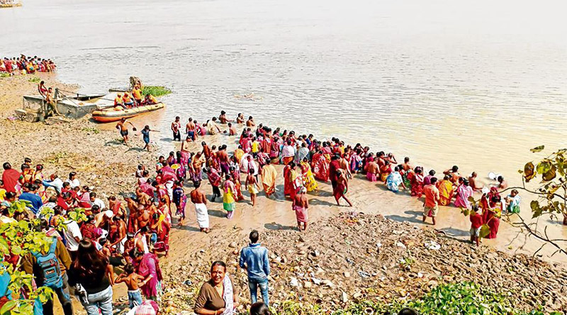 Kumbh snan in West Bengal's Hooghly draws devotees | Sangbad Pratidin