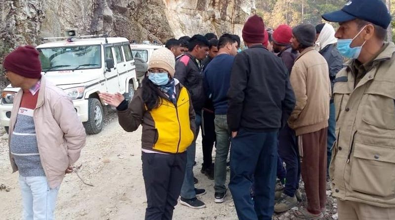 14 dead after vehicle falls into gorge in Uttarakhand। Sangbad Pratidin