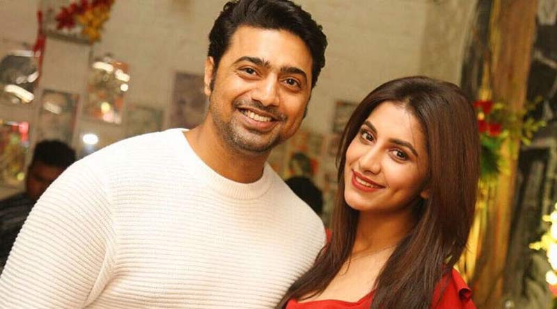 রুক্মিণীকে সঙ্গে নিয়ে সাতসকালে মেট্রো সফরে সুপারস্টার দেব! ব্যাপারটা কী?