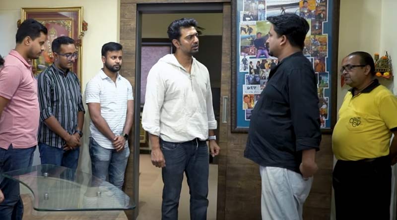 ‘ট্রেলার তৈরি হয়নি কেন?’ অফিসে ঢুকে ‘কিশমিশ’ ছবির পরিচালককে একহাত নিলেন দেব!