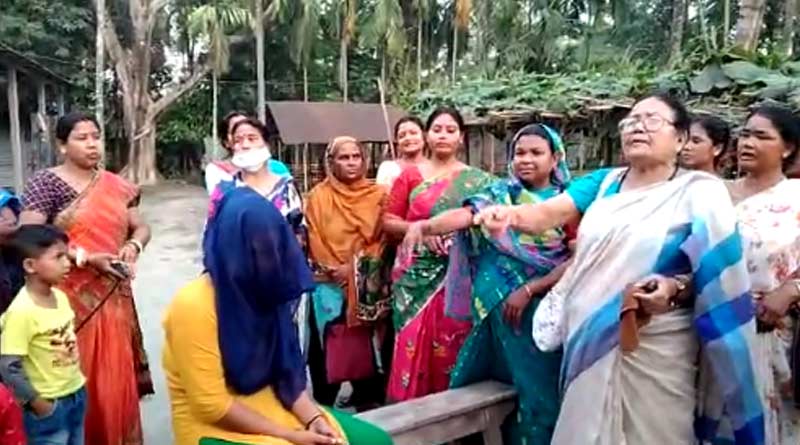A woman stage protest in front of her boyfriends house in Cooch Behar | Sangbad Pratidin
